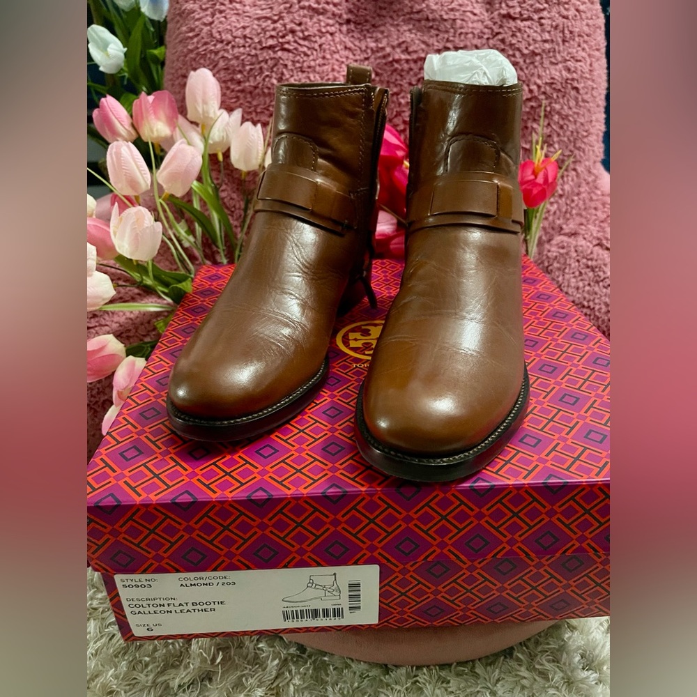 💖Pre-Loved Tory Burch Brown Ankle Booties Size 6 used once excellent condition.